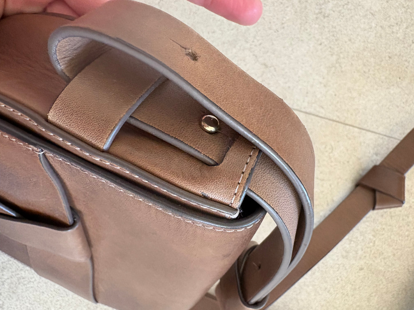 MALABABA. Bolso marrón piel asa larga
