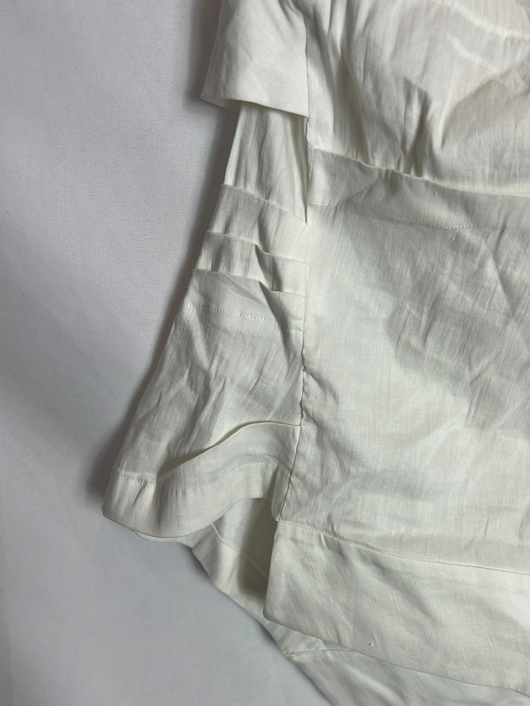 ZARA. Asymmetrical textured top. TL