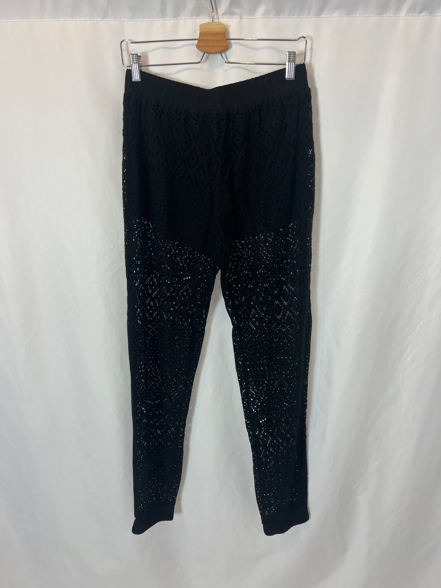 OKY COKY. Total look negro troquelado T.40