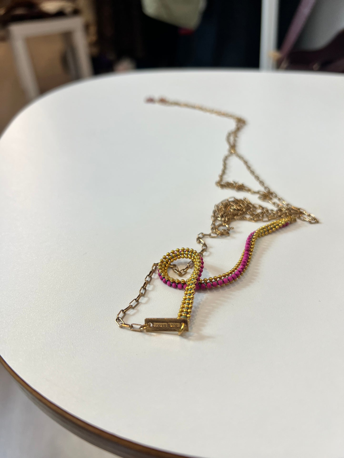 ISABEL MARANT. Colgante piedras rosas