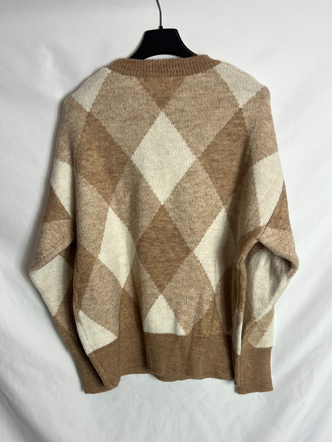CARLOTA & CO. Camel diamond-print sweater. YOU (M)