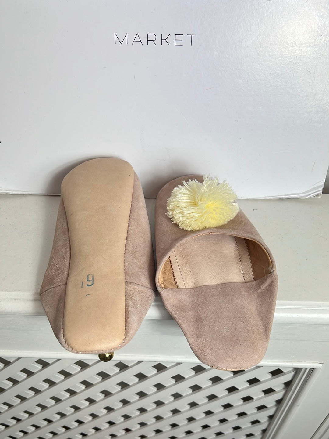 OTRAS. Zapatillas pom pom .T39