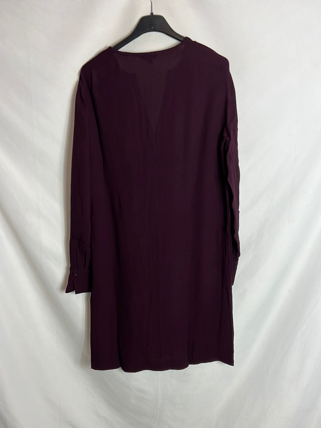 MASSIMO DUTTI. Vestido corto color berenjena. T 40