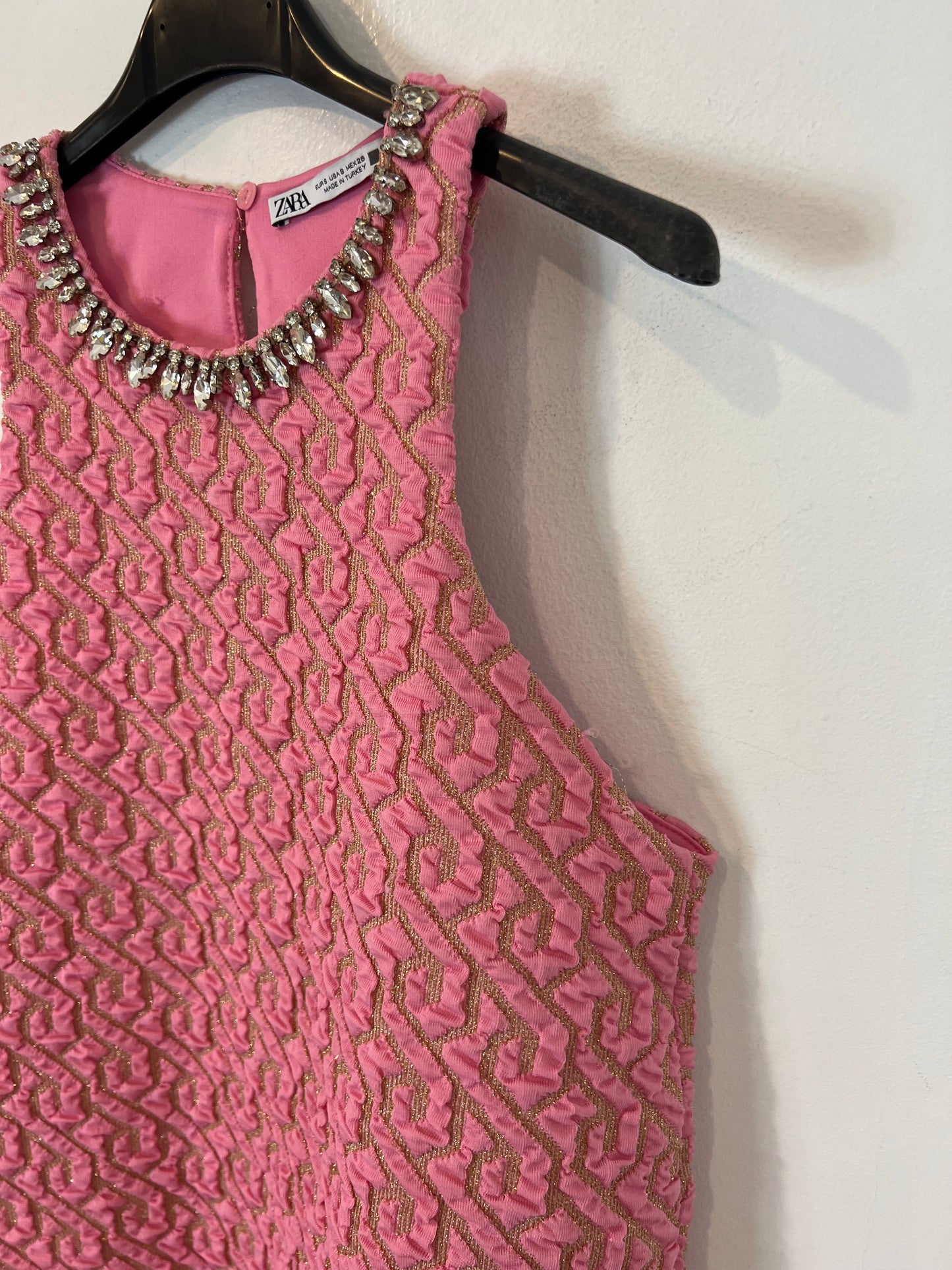 ZARA. Vestido rosa textura hilos dprados. T S