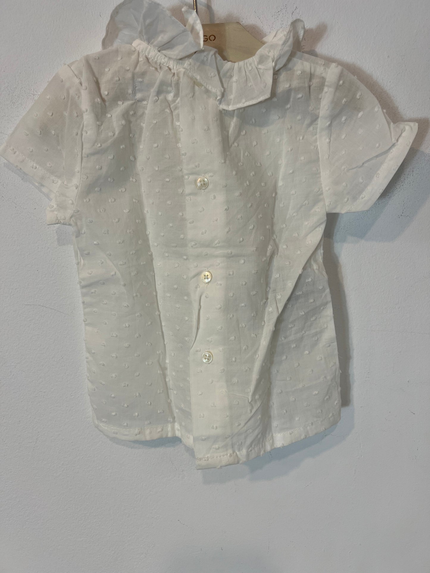 MANGO. Blusa plumeti blanca. T 9-12 meses