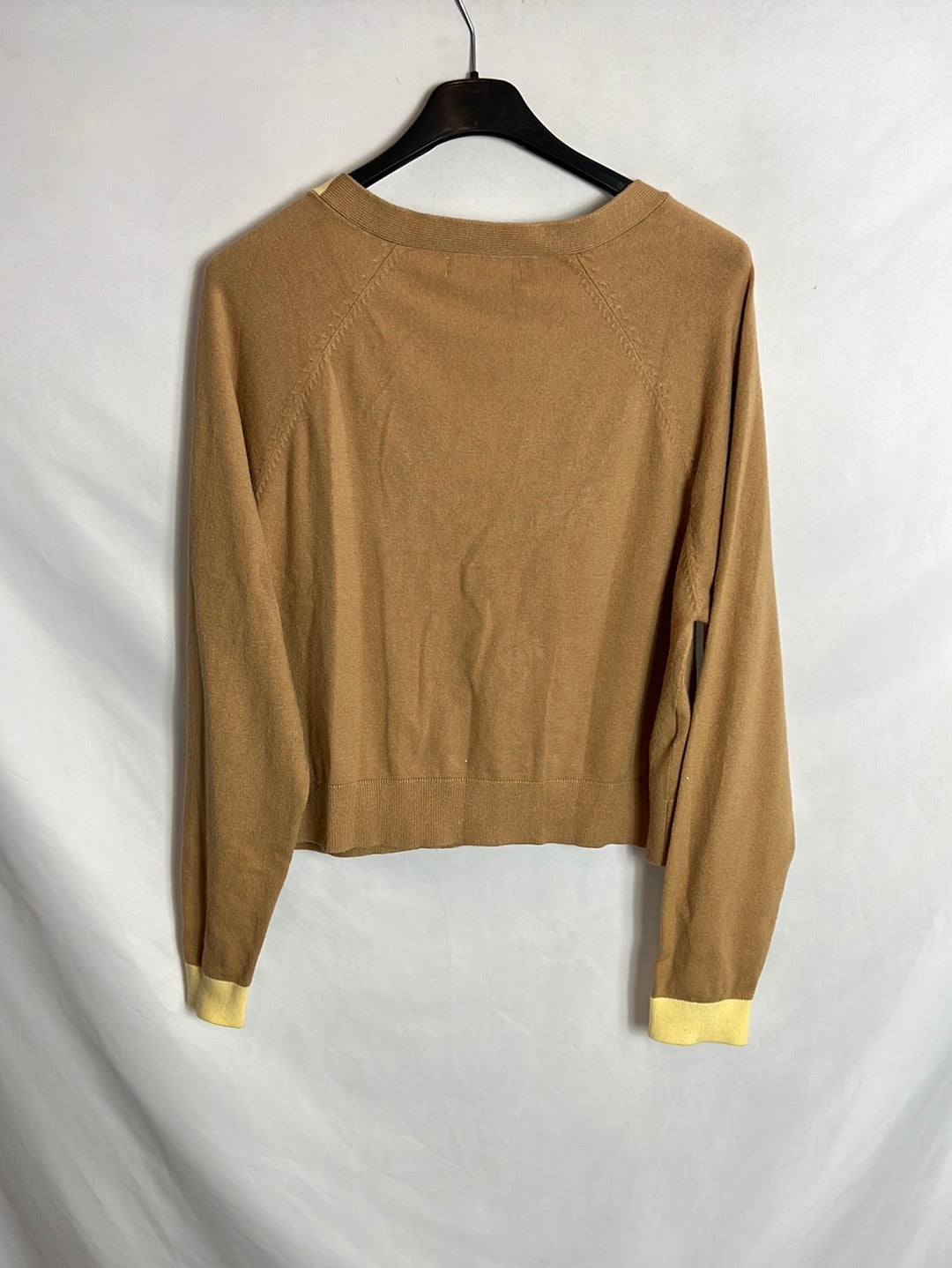 MANGO. Cárdigan beige detalles T.m