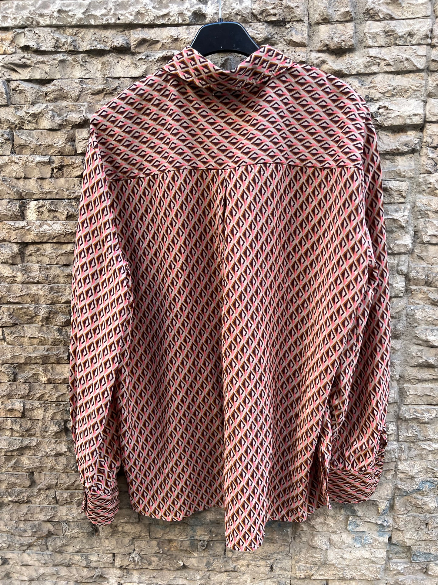 STRADIVARIUS. Blusa fluida estampado retro. T L