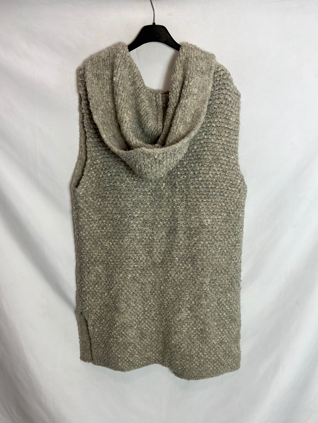 ZARA. Chaleco punto gordo gris. T M
