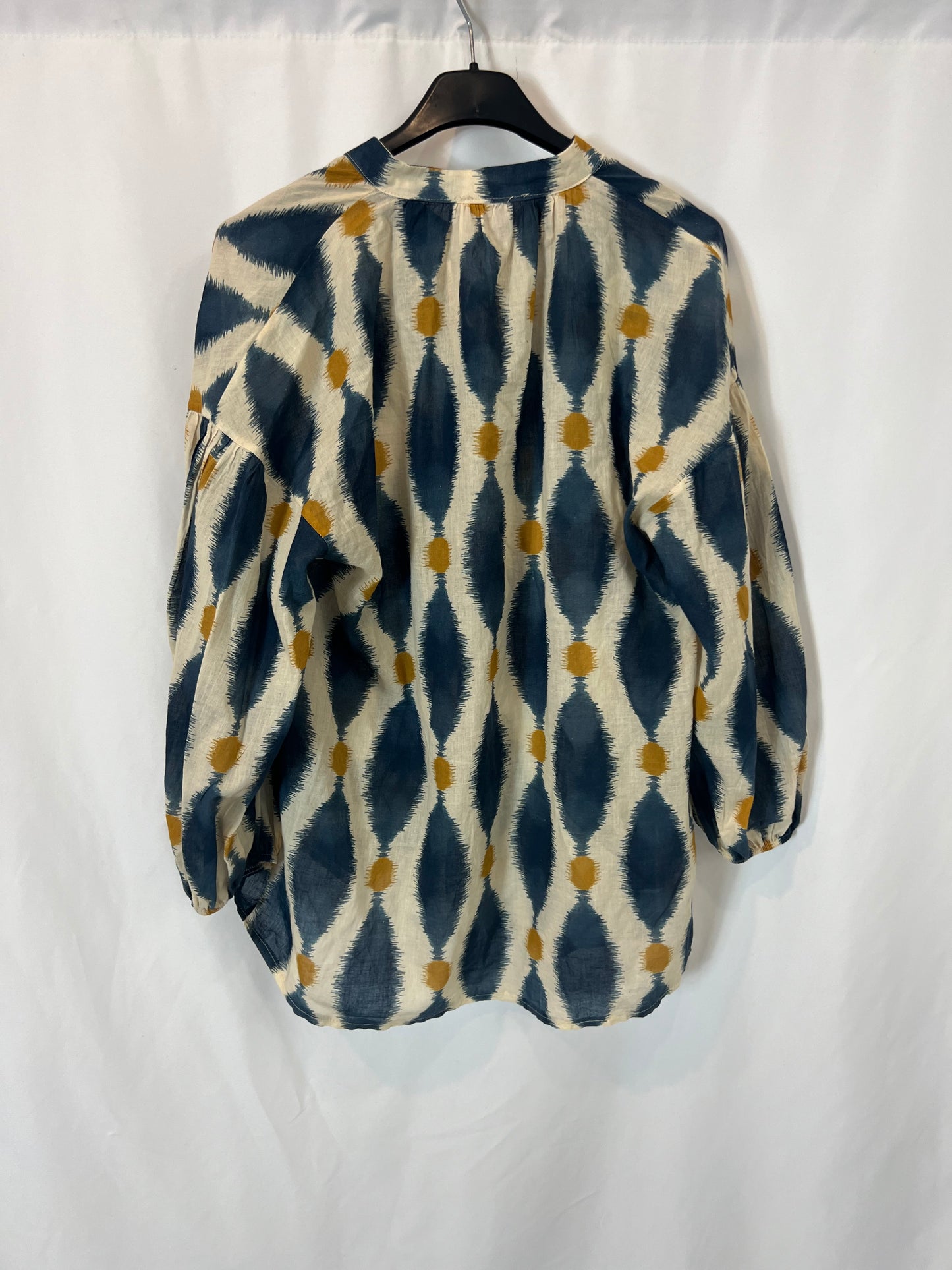 ZUA. Printed blouse with a mandarin collar. YOU (M)