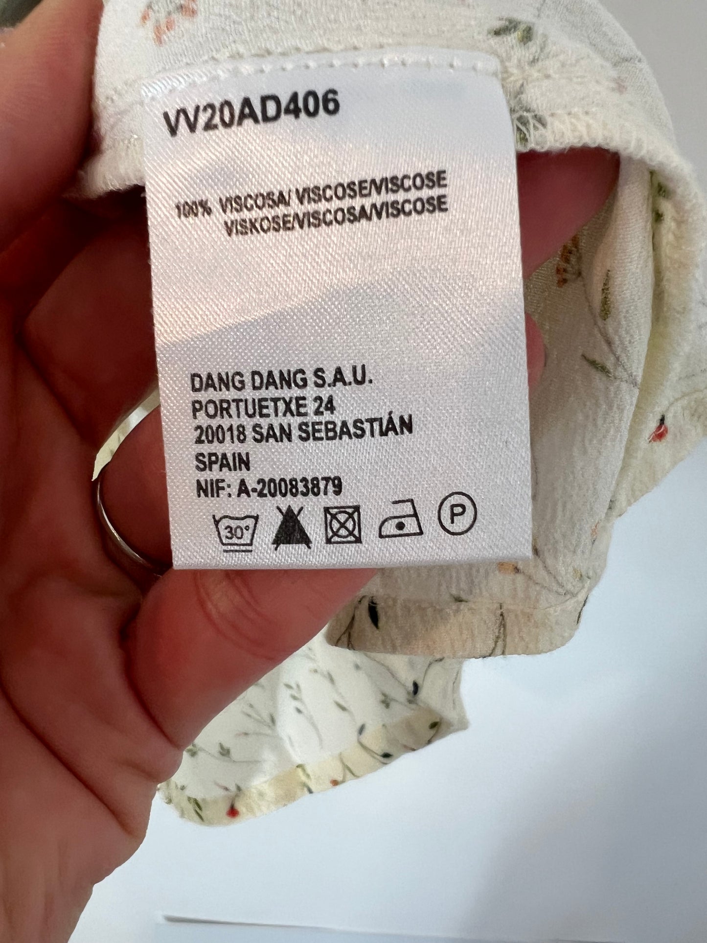 INDI & COLD. Flowing floral blouse. T.S.