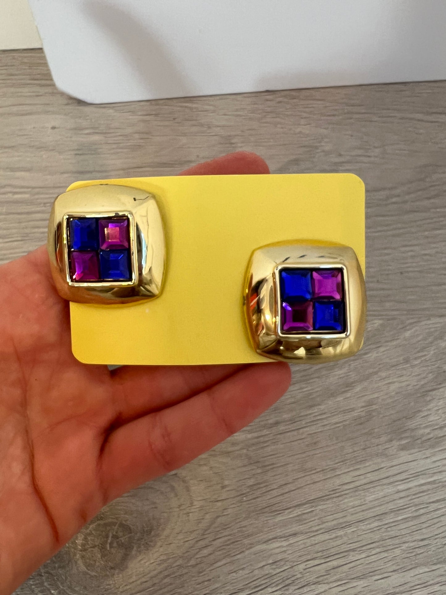 OTHERS. Two-tone square earring