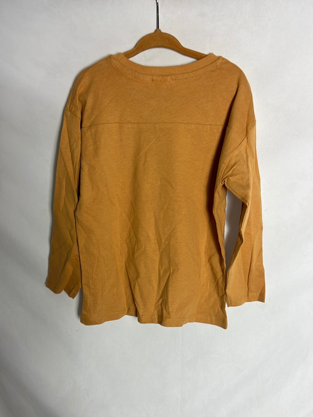 ZARA. Camiseta manga larga mostaza . T 4-5 años