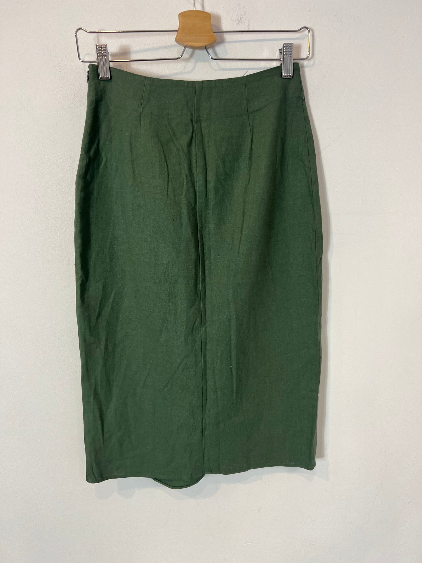 ZARA. Falda midi verde volante con lino T.xs