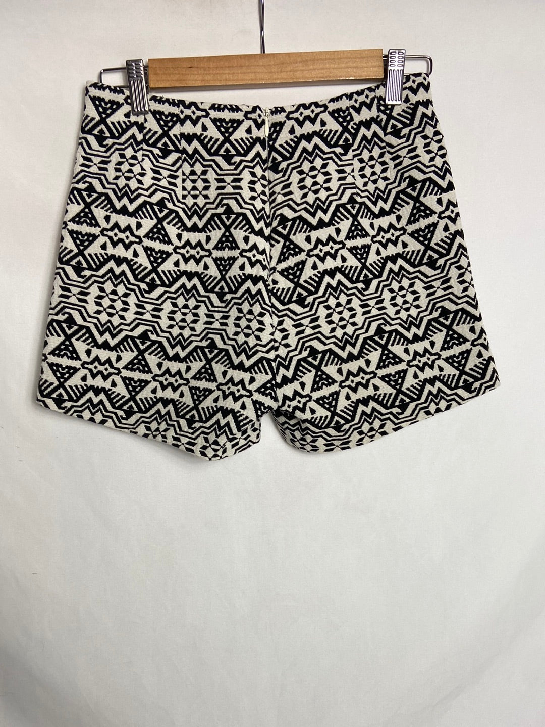 STRADIVARIUS. Black and white patterned shorts. Size 36