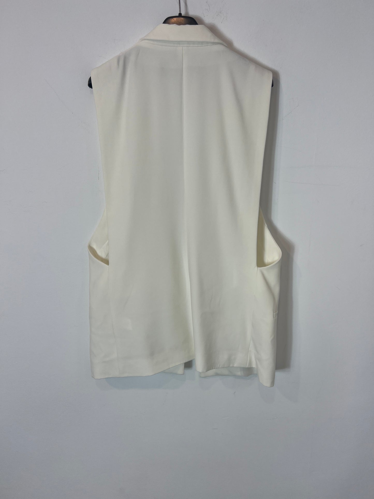 ZARA. Flowing white vest Tm