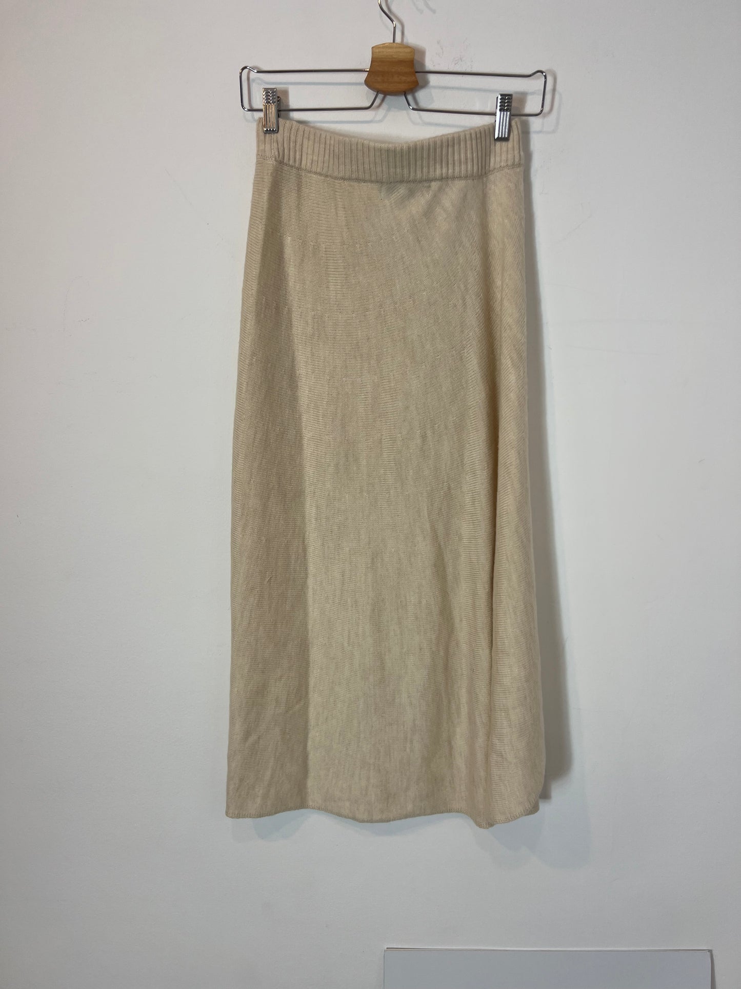 SCALPERS. Falda midi punto T.s