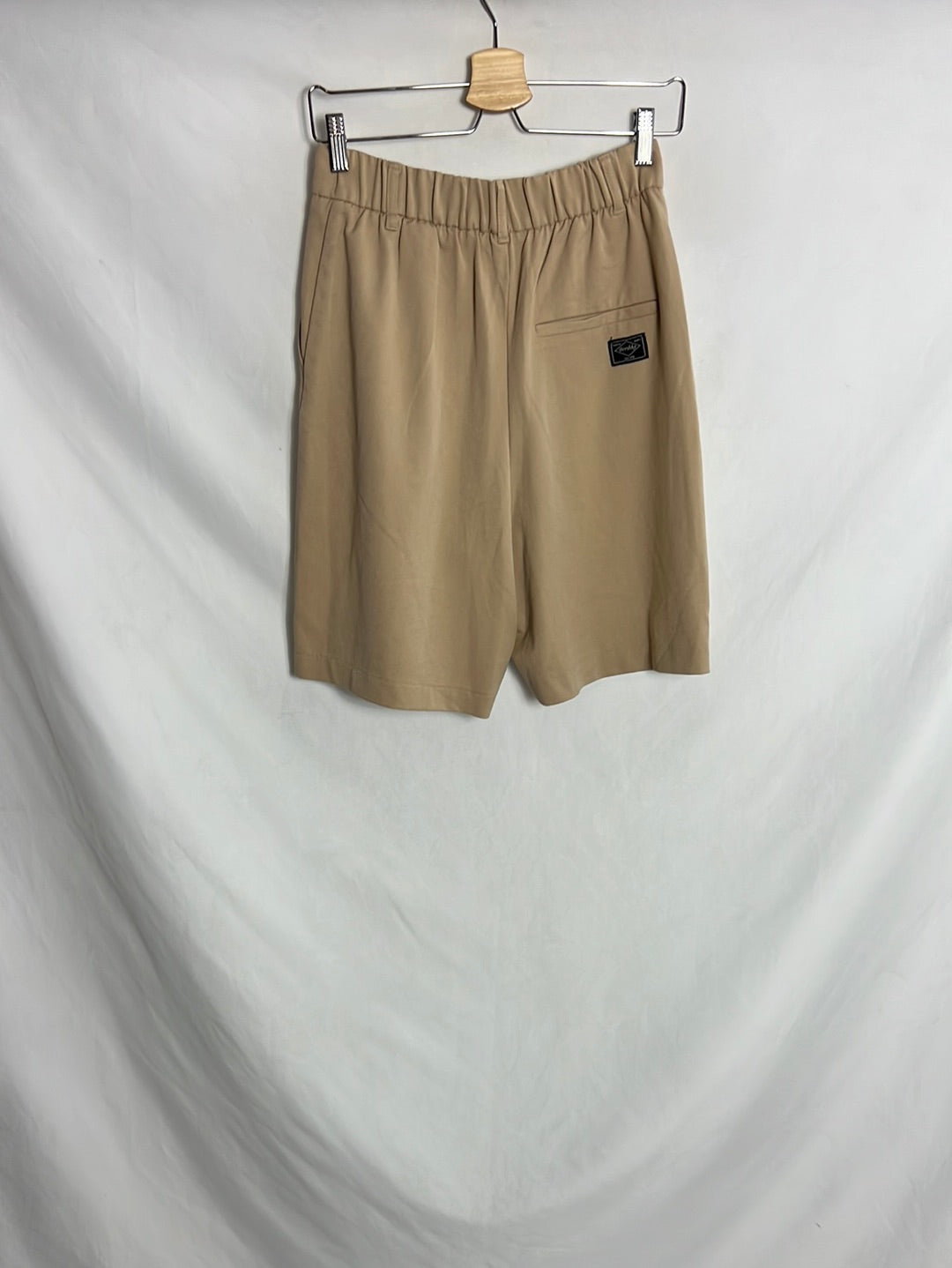 BERSHKA. Beige Bermuda shorts. TM
