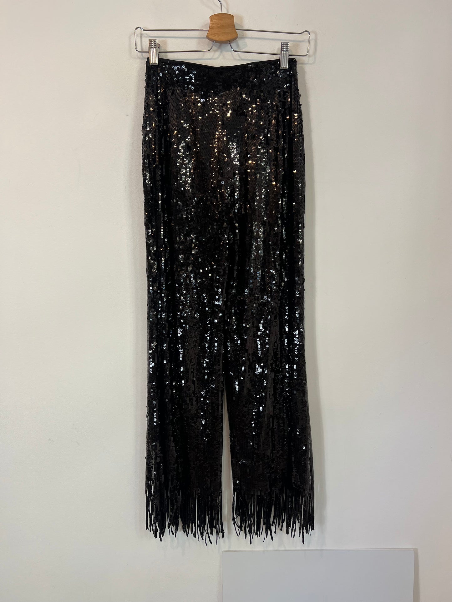 H&M. Pantalón negro lentejuelas flecos T.xs