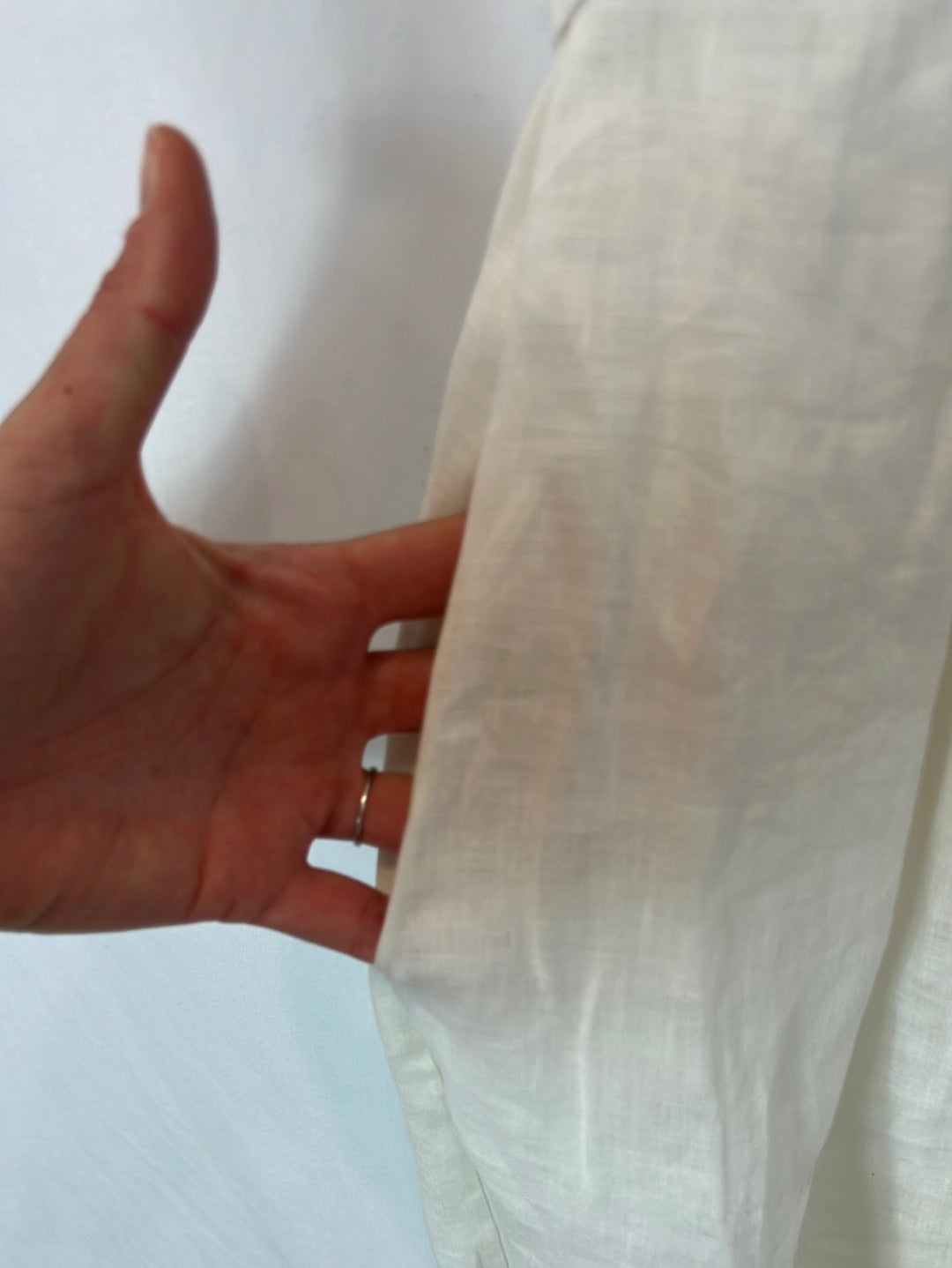 BURBERRY. White linen midi dress. Size 40