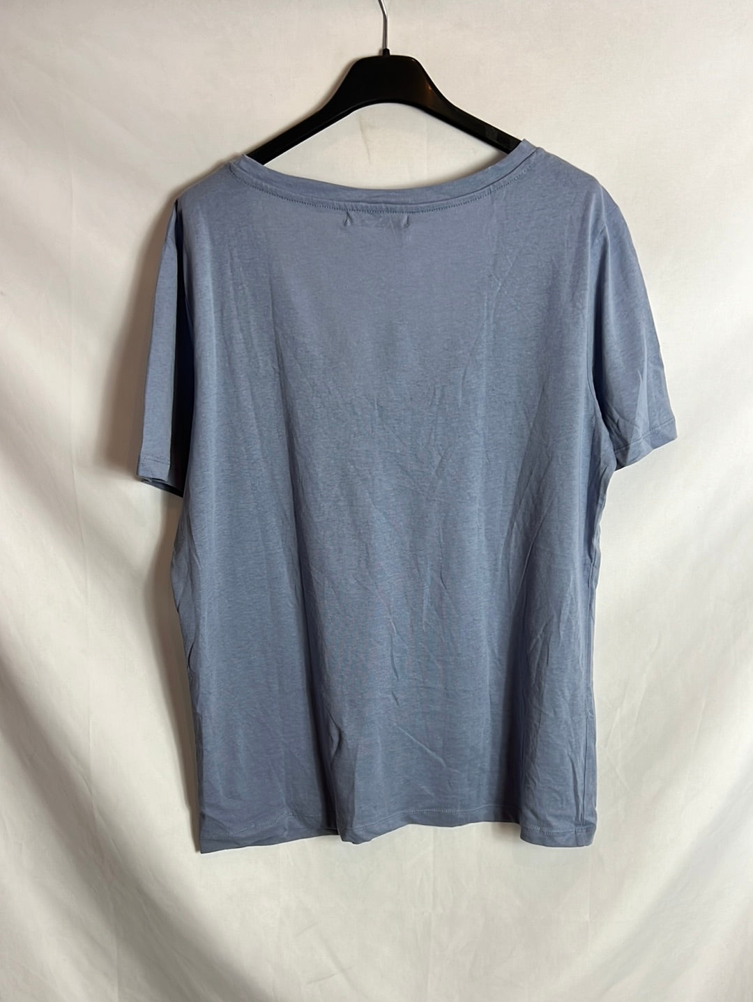 PULL&BEAR . Camiseta azul cuello pico. TL