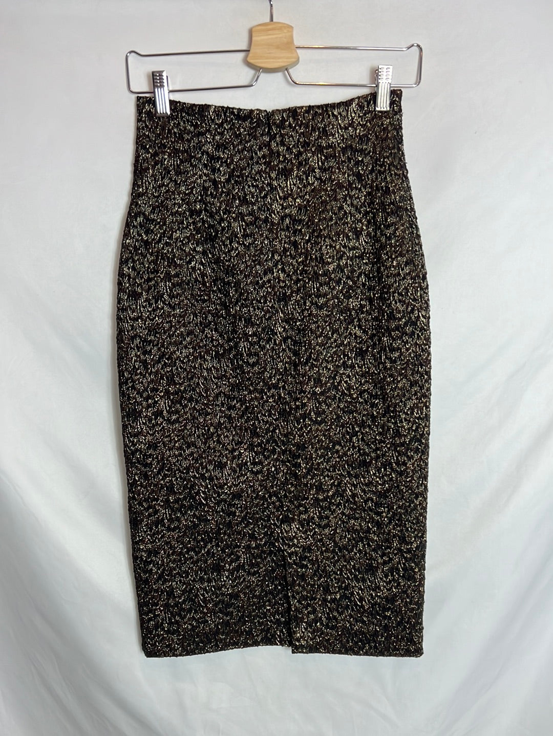 CORTANA. Textured midi pencil skirt. Size 38