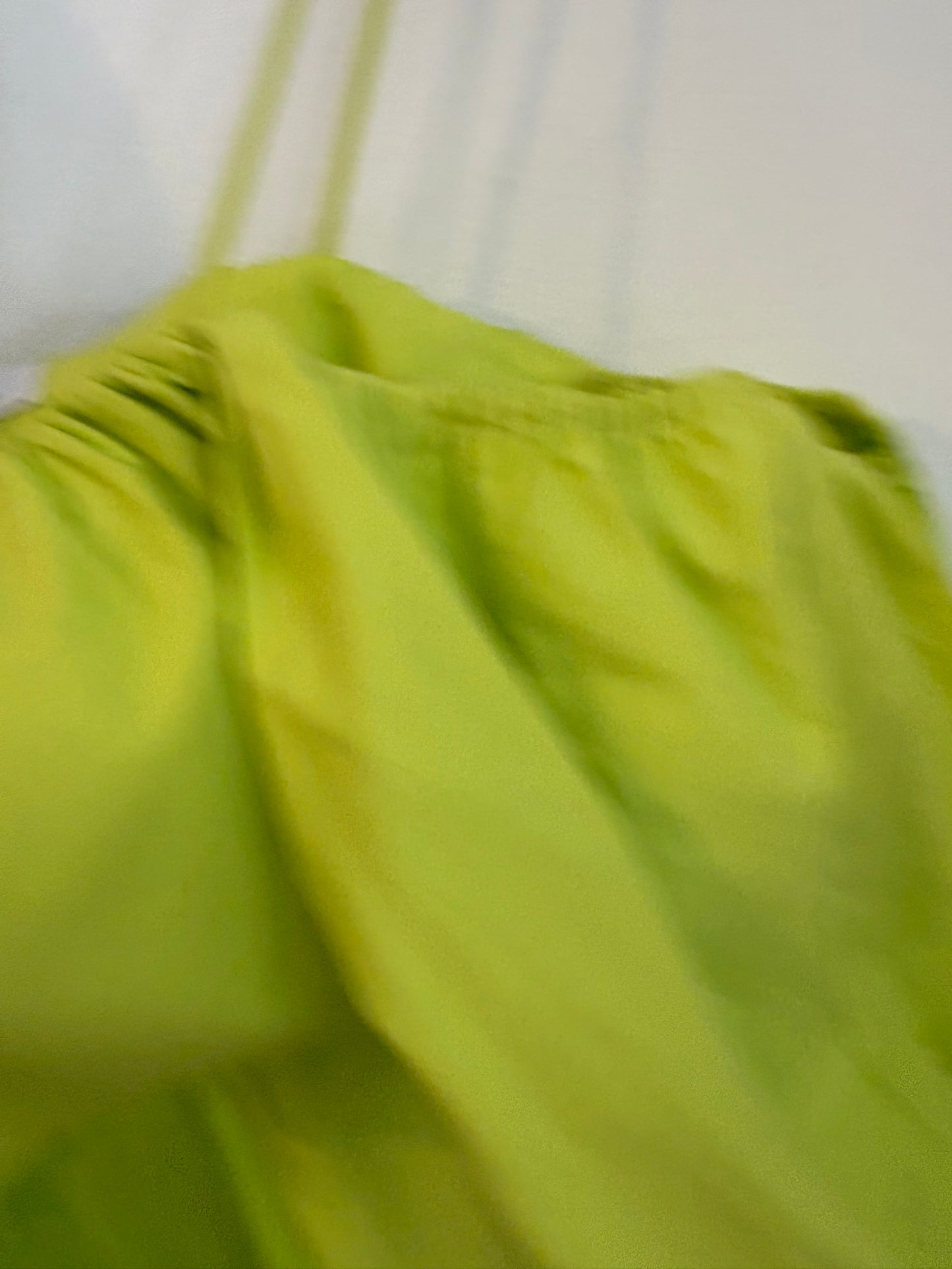 PEDRO DEL HIERRO. Top verde volante. T M