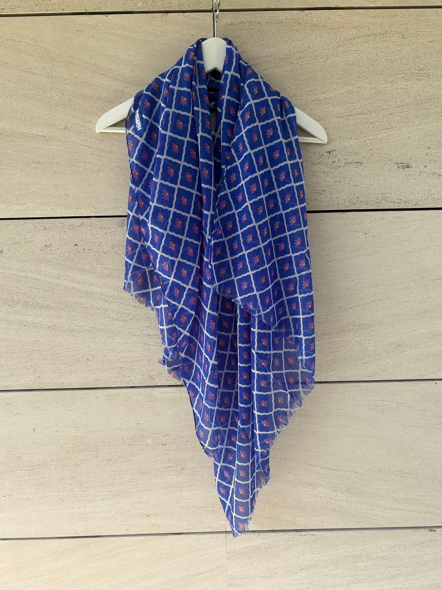 Pañuelo azul estampado
