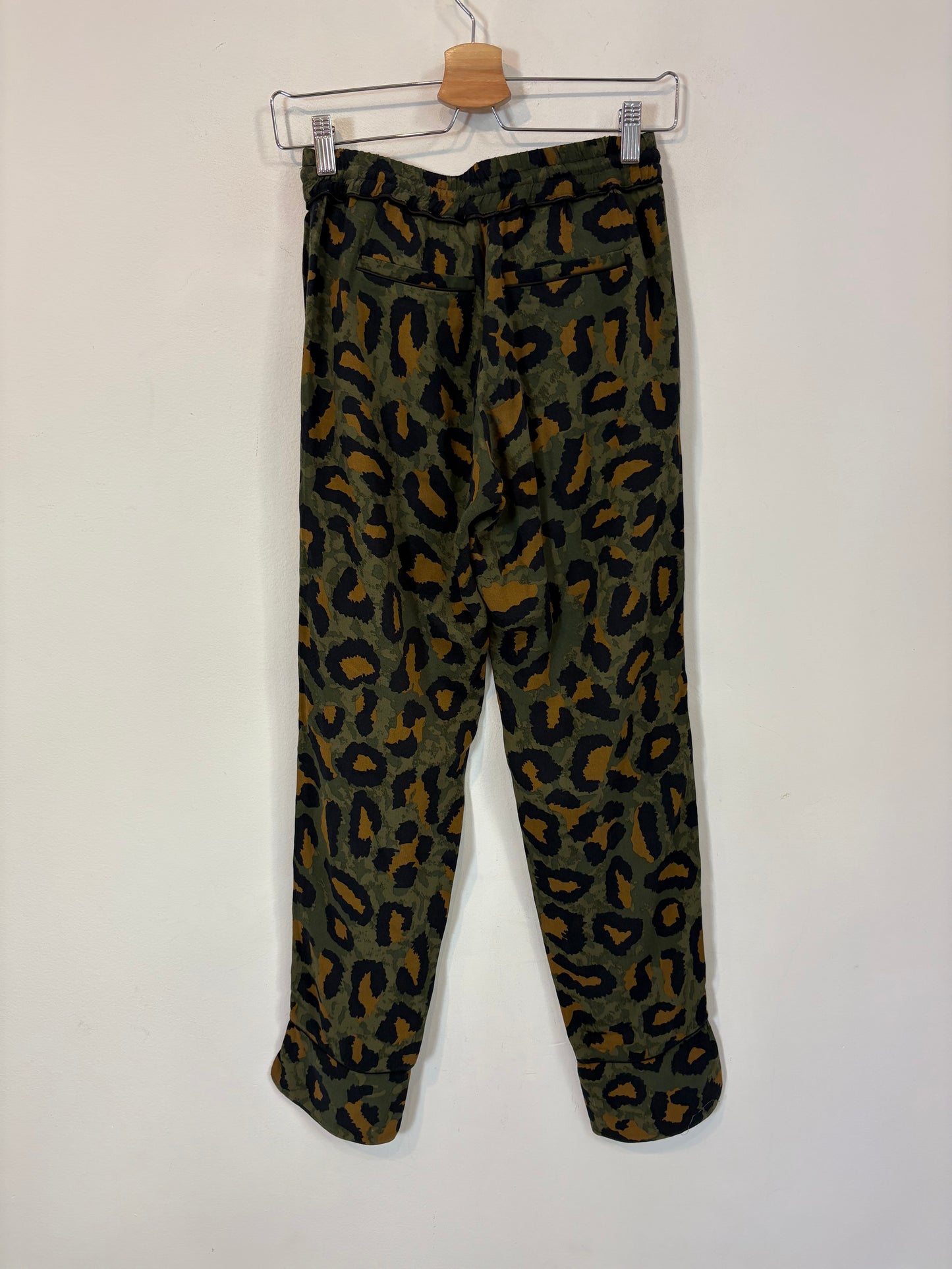 ZADIG & VOLTAIRE. Pantalón verde fluido camo
