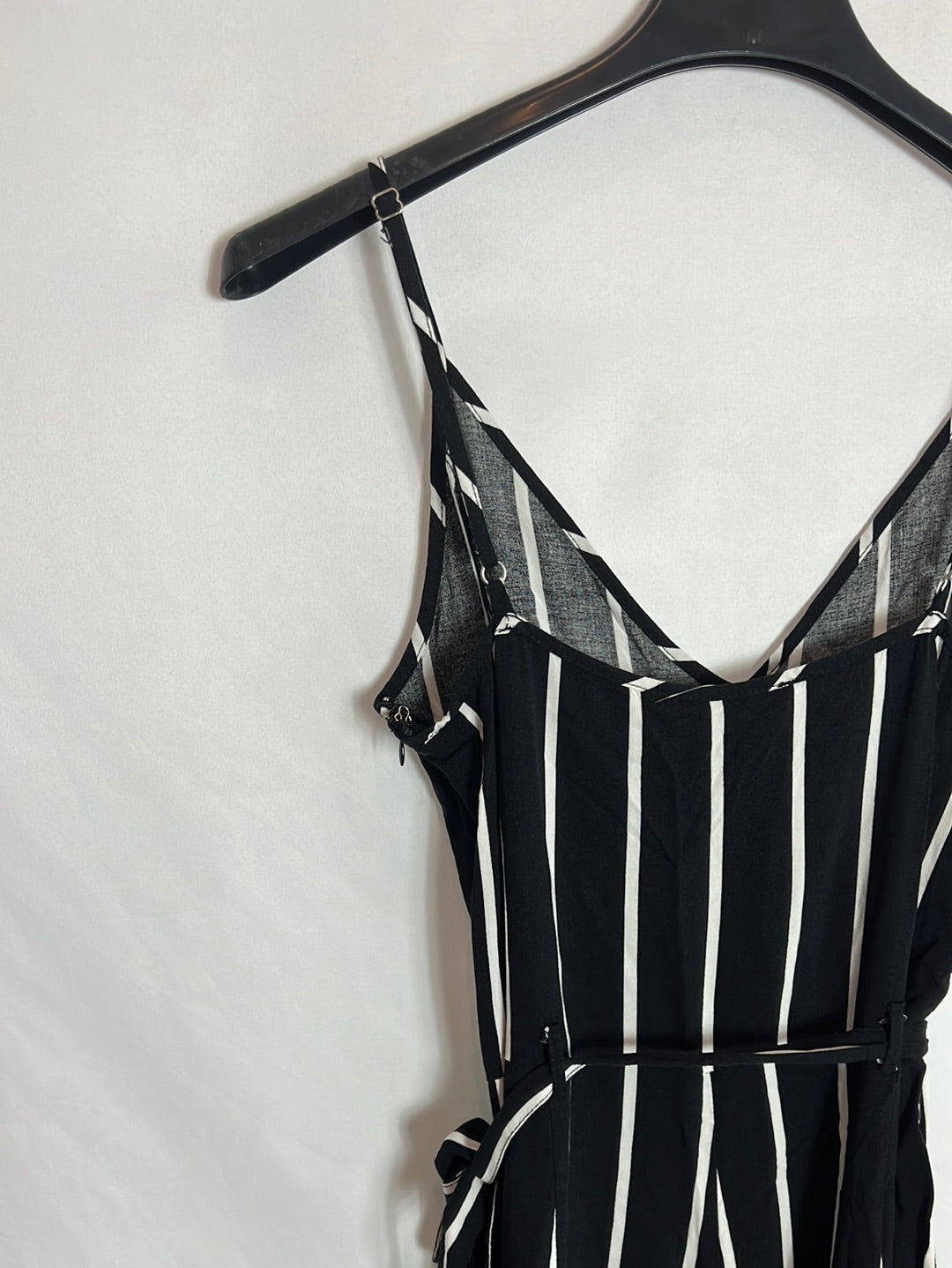 FOREVER 21. Mono largo negro rayas blancas. T M