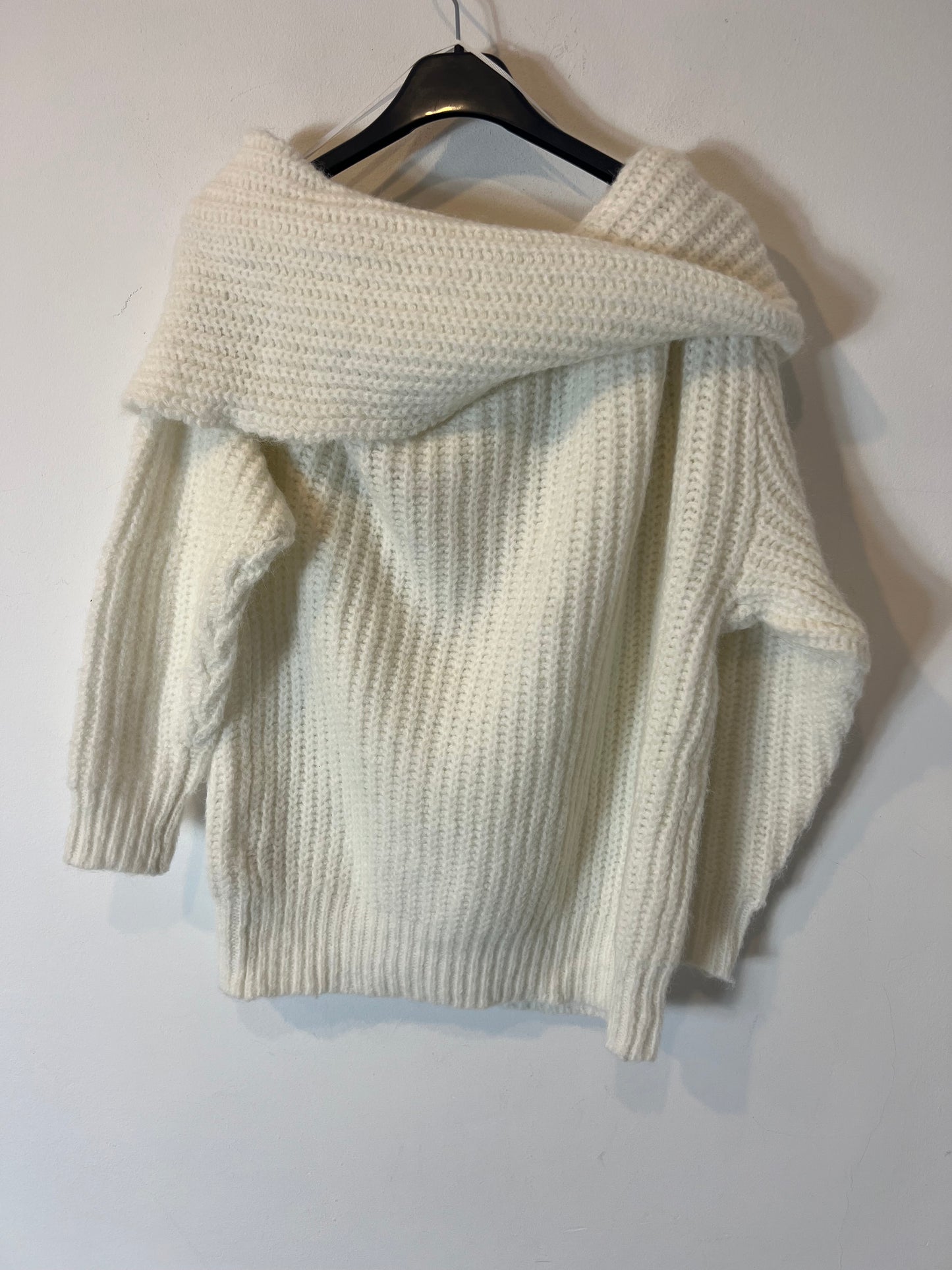 ZARA. Jersey blanco detalle cuello. T S