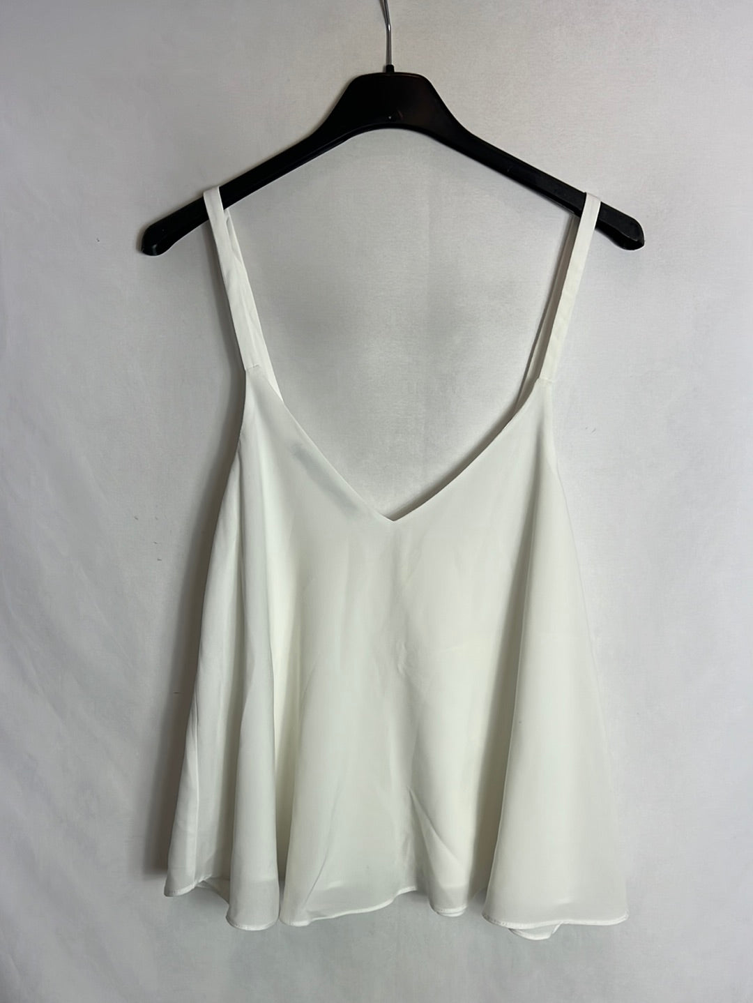ZARA. White buttoned strap top. TS