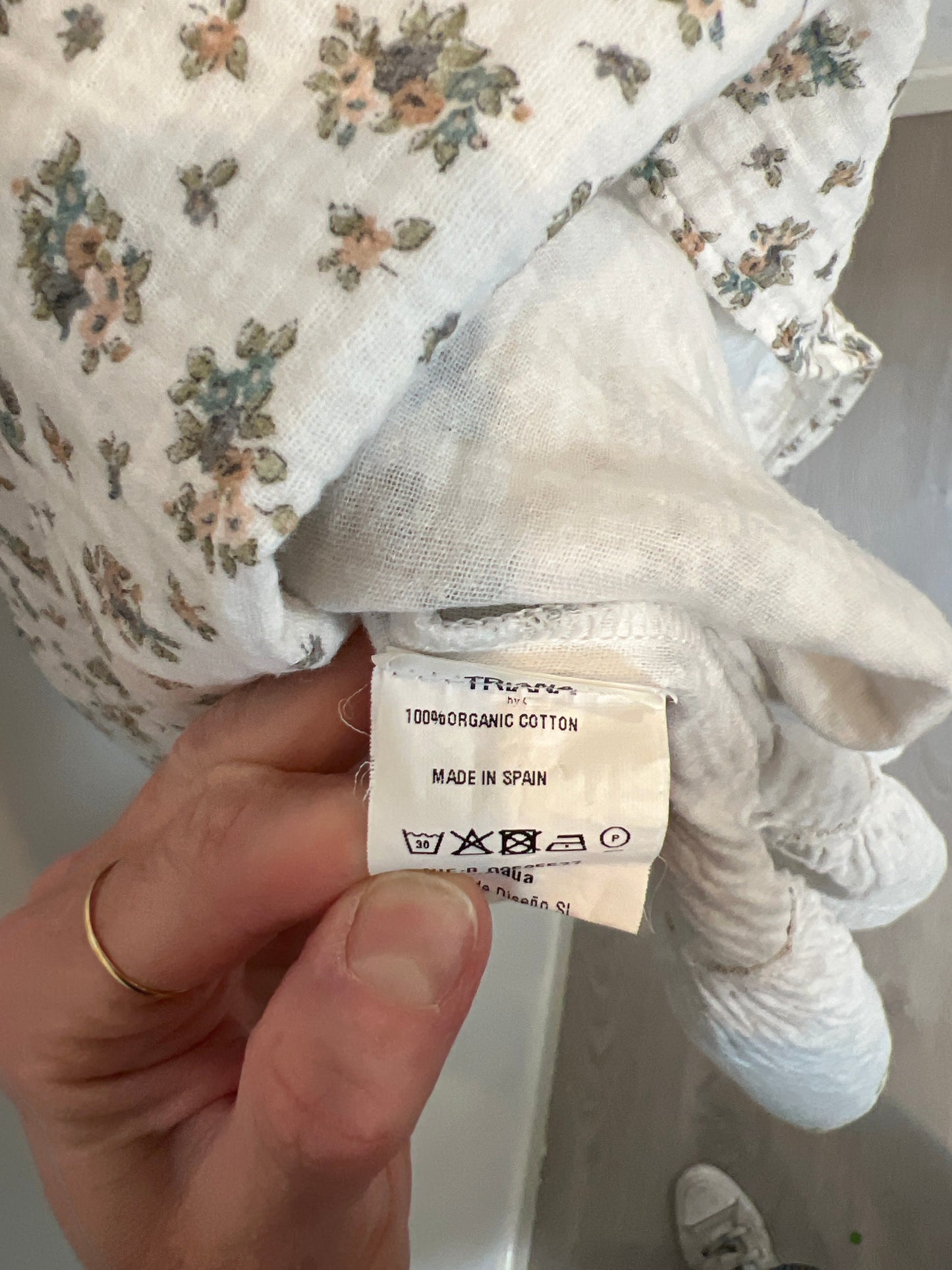 TRIANA BY C. White floral dress Ts