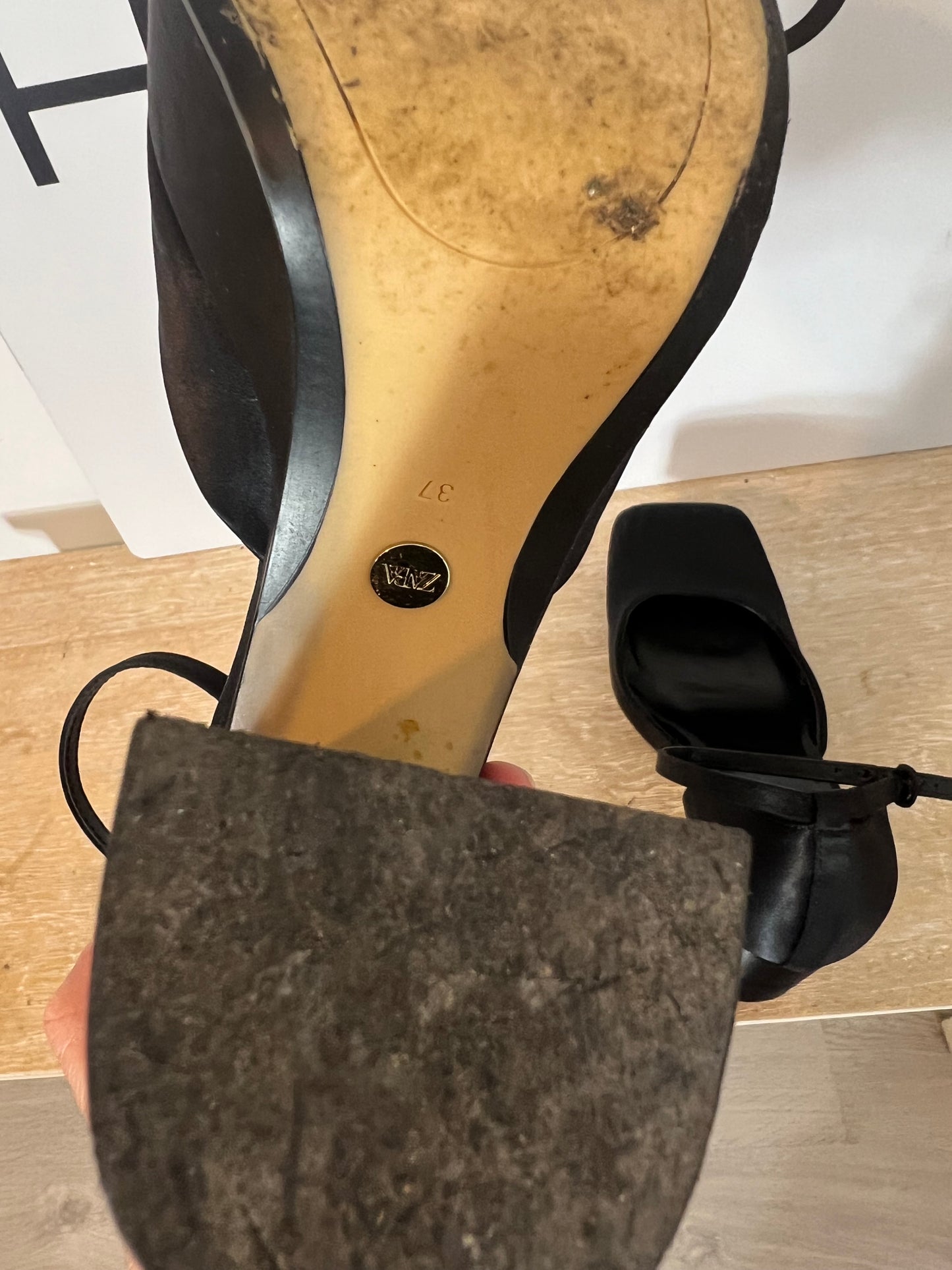 ZARA. Tacón raso plataforma. T 37