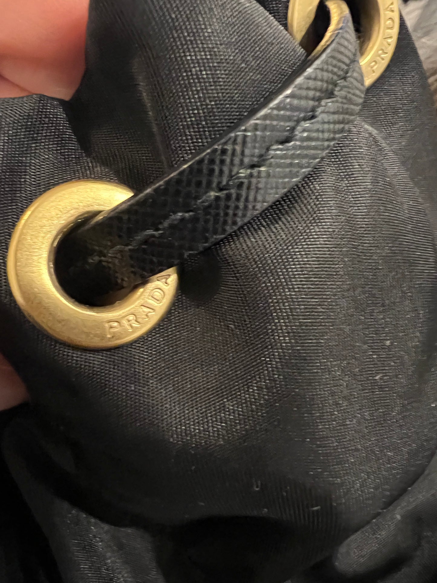 PRADA. Mochila negra detalle bolsillo