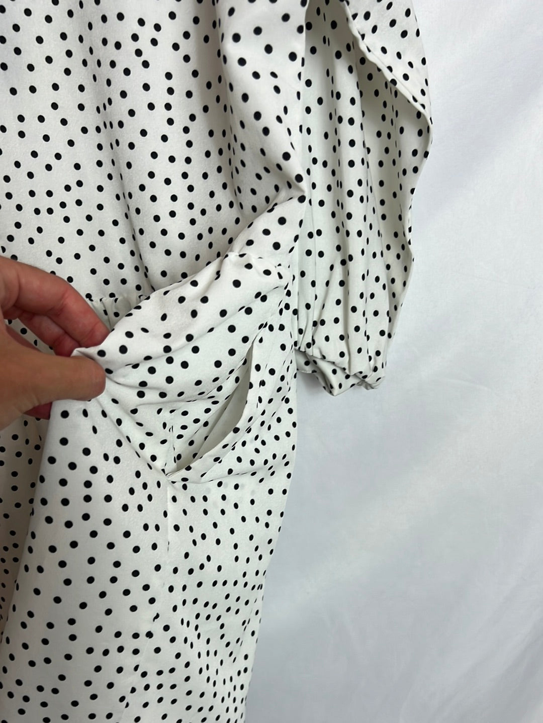 ZARA. White polka dot oversized dress. TS