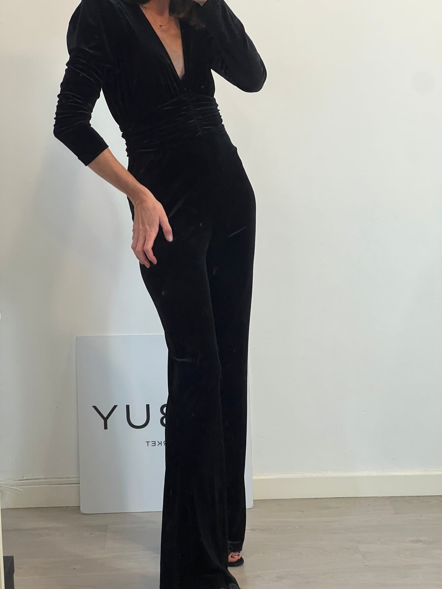 ZARA. Mono largo negro terciopelo. T XS