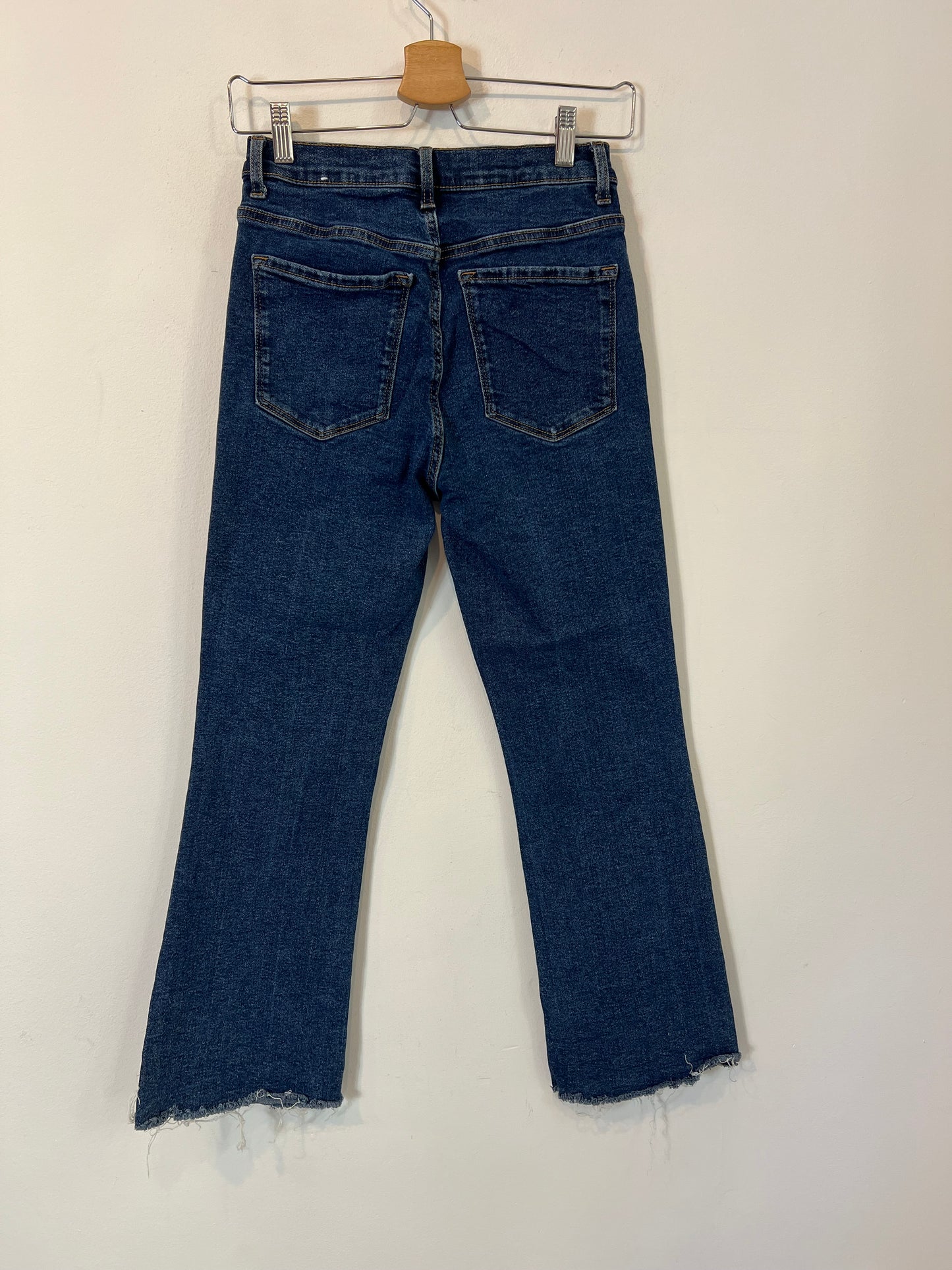 MANGO. Pantalón denim acampanado T.38