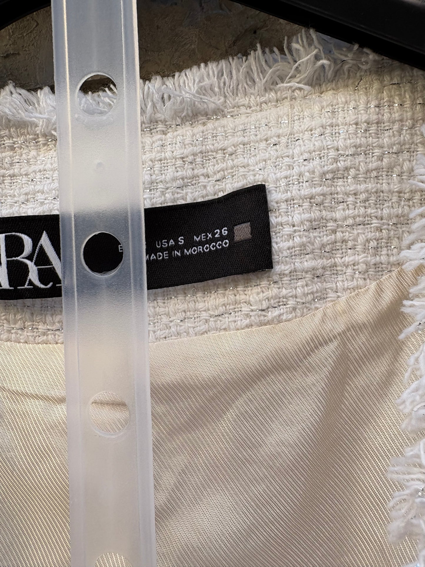 ZARA. Conjunto tweed blanco detalle hilos