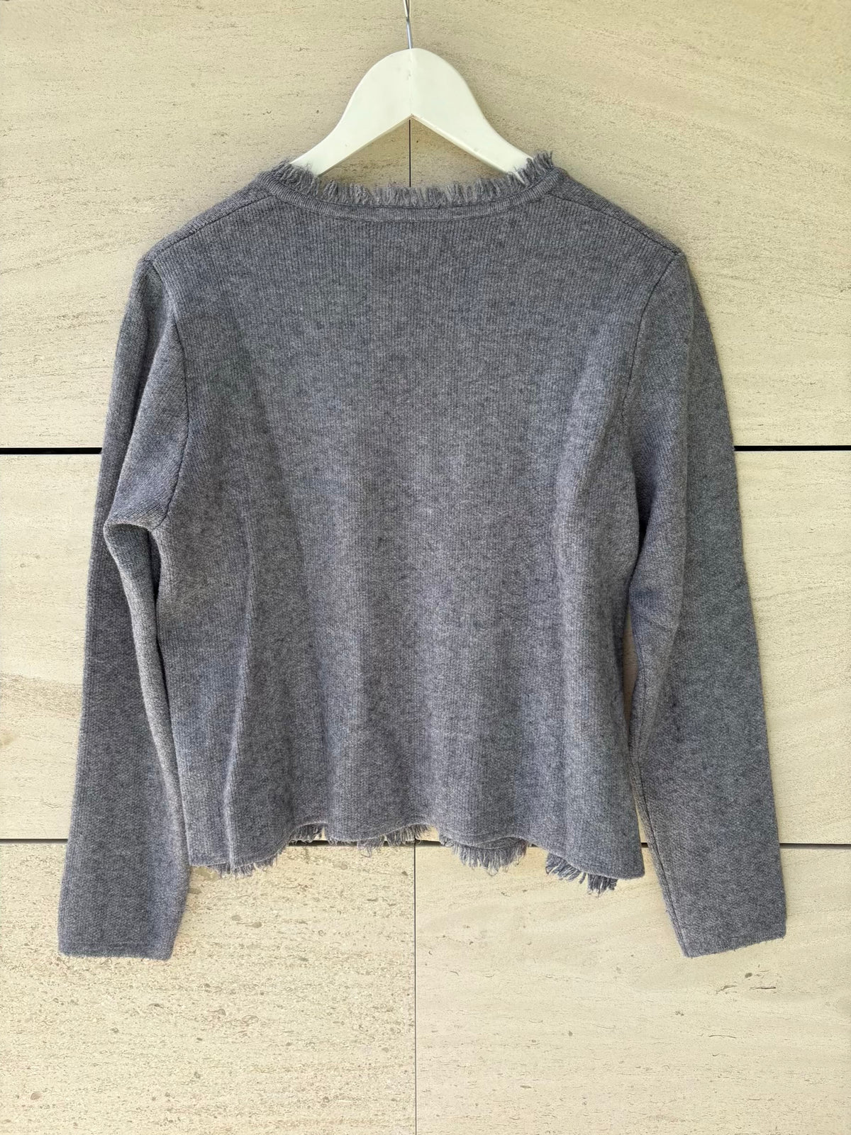 Chaqueta gris botones dorados con lana