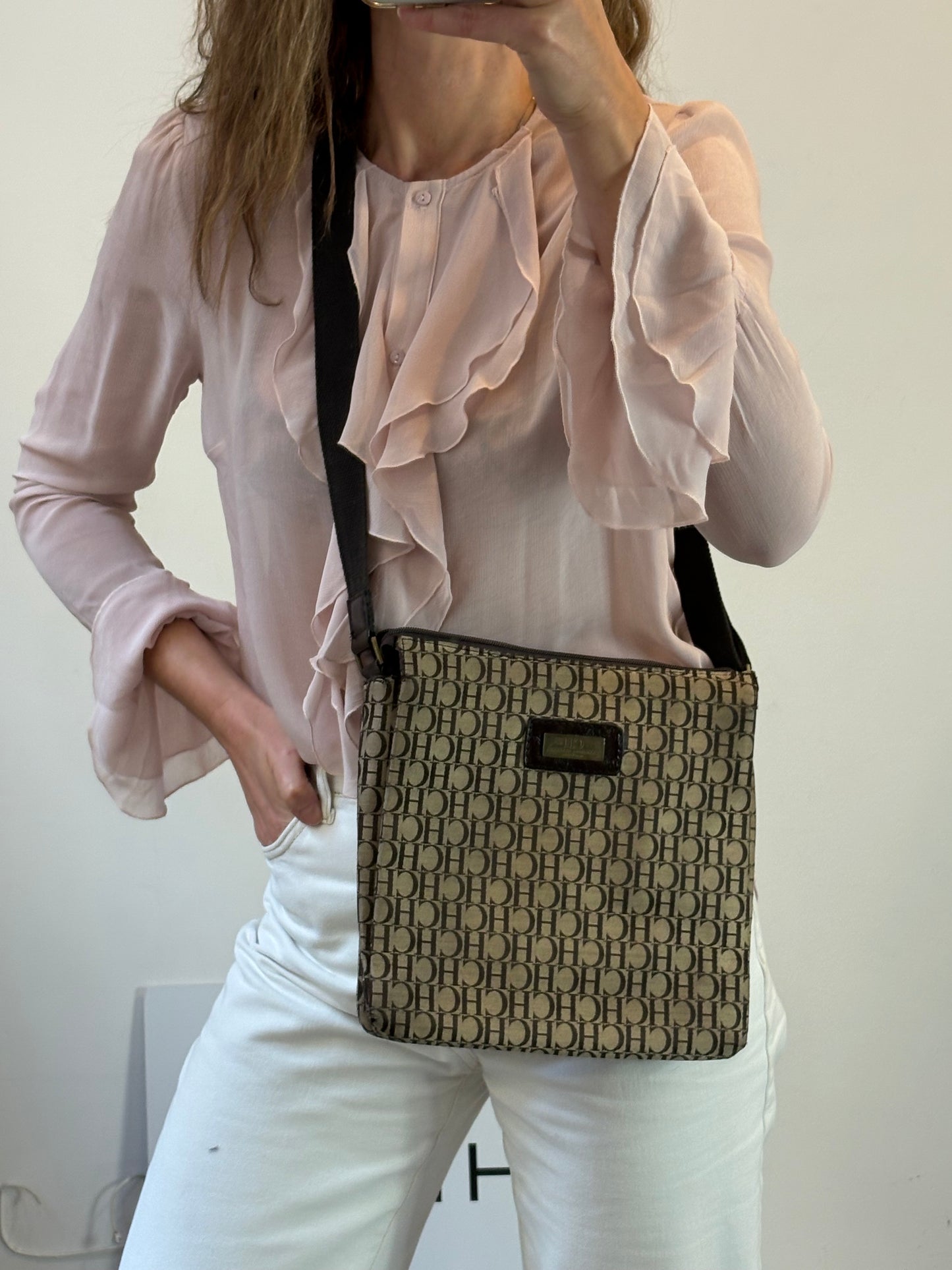 CAROLINA HERRERA. Bolso tela anagrama asa regulable