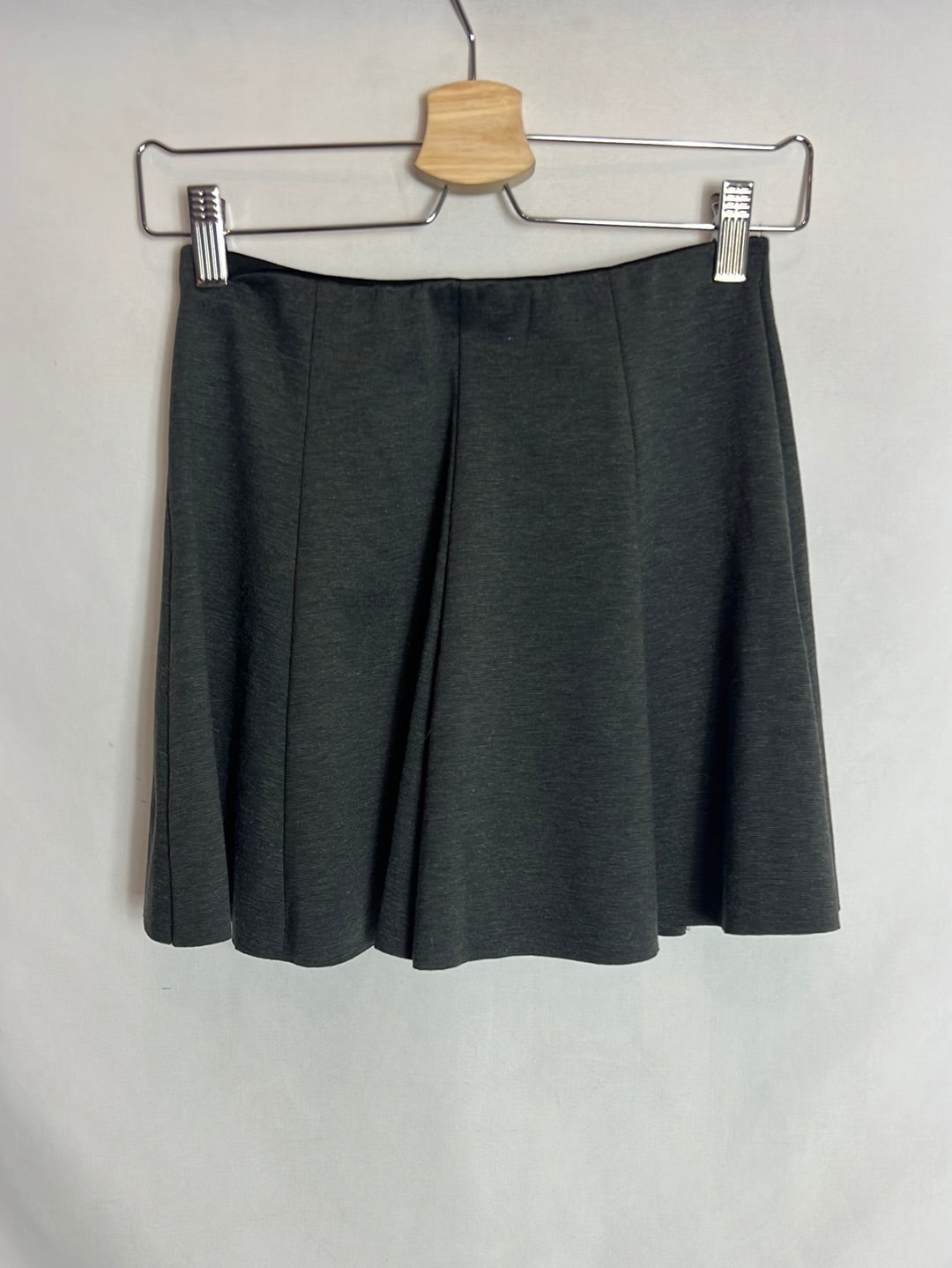 MELVILLE. Short grey flared skirt. TS
