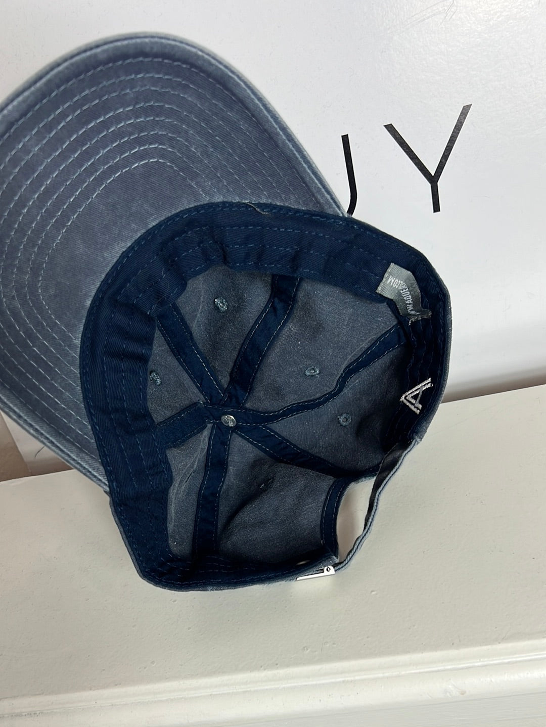 AQUEAPPAREL. Gorra azul efecto desgastado