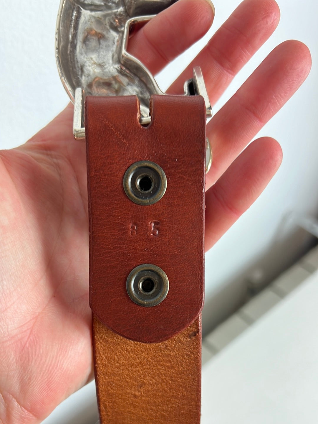 OTRAS. Cinturón marrón detalle hebilla. T 85