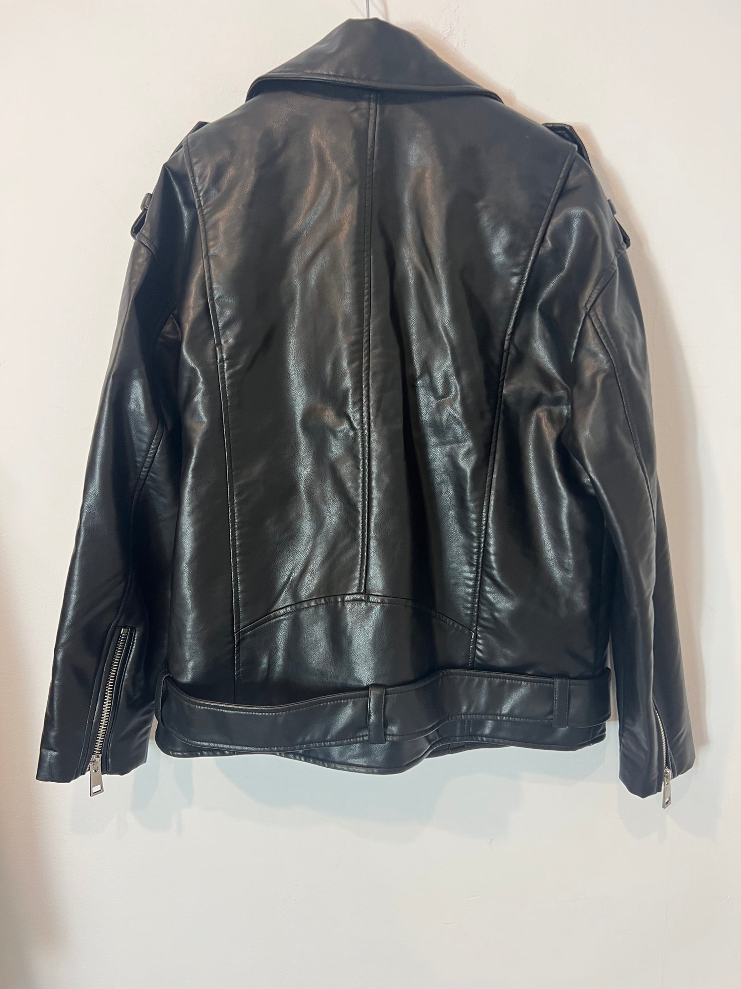 ZARA. Biker negra efecto piel. XS