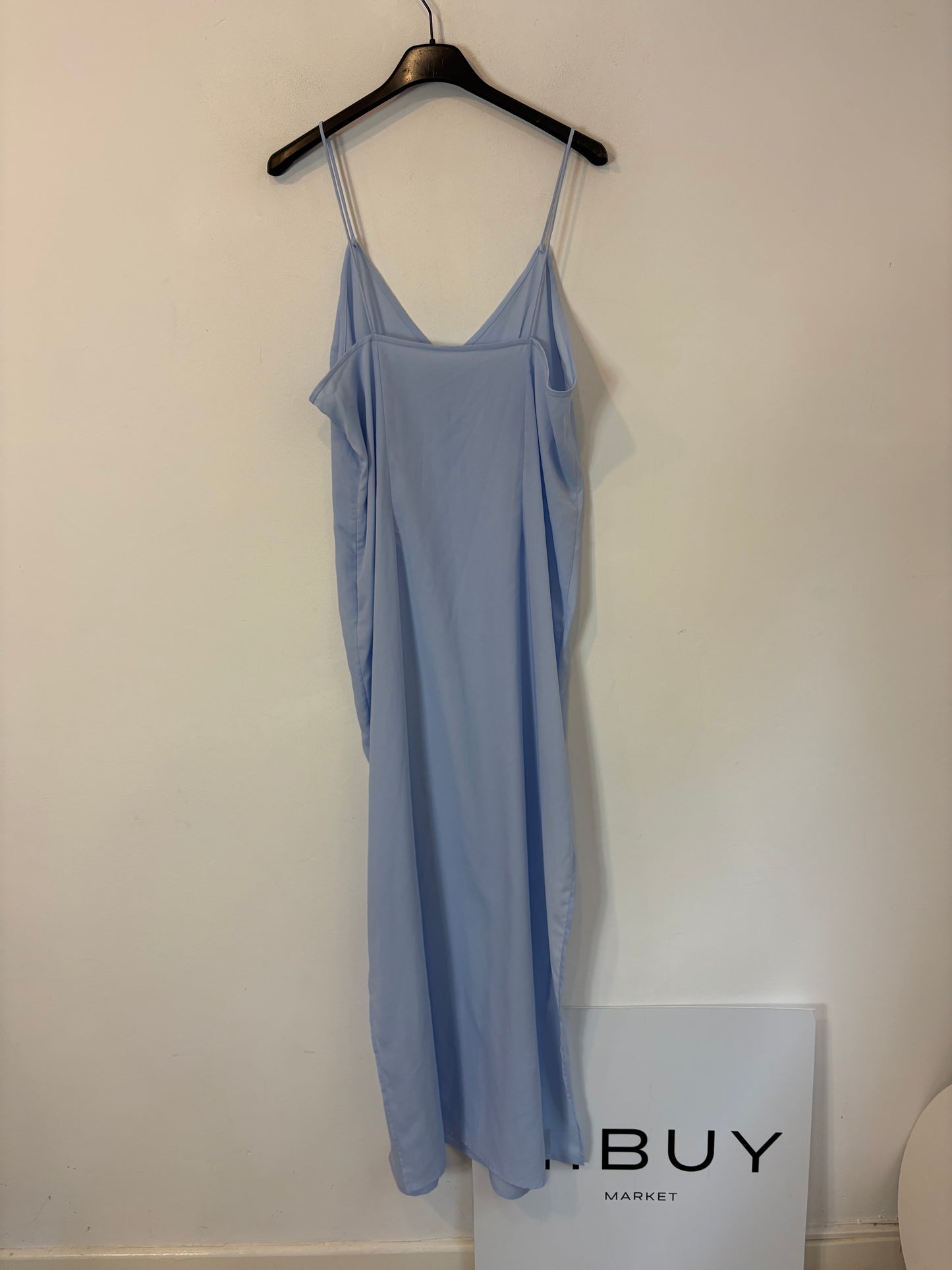 ANDION. Vestido azul claro gasa
