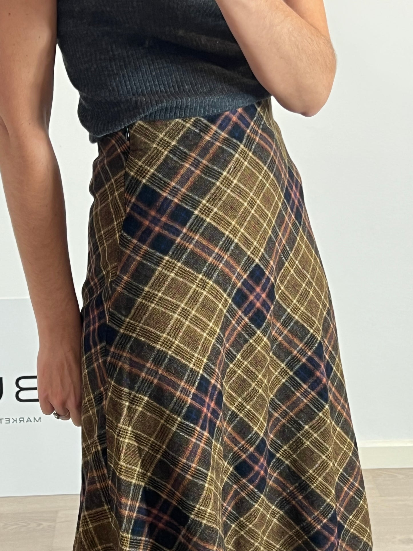 MASSCOB. Falda cuadros marrones lanaT.36