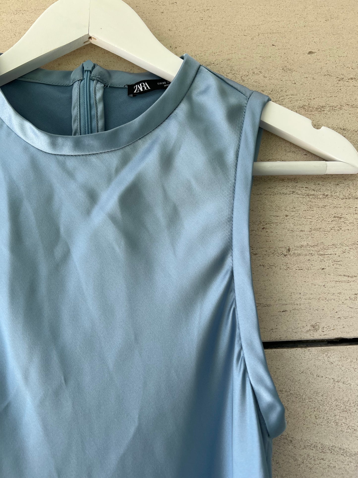 ZARA. Vestido satinado azul T.s