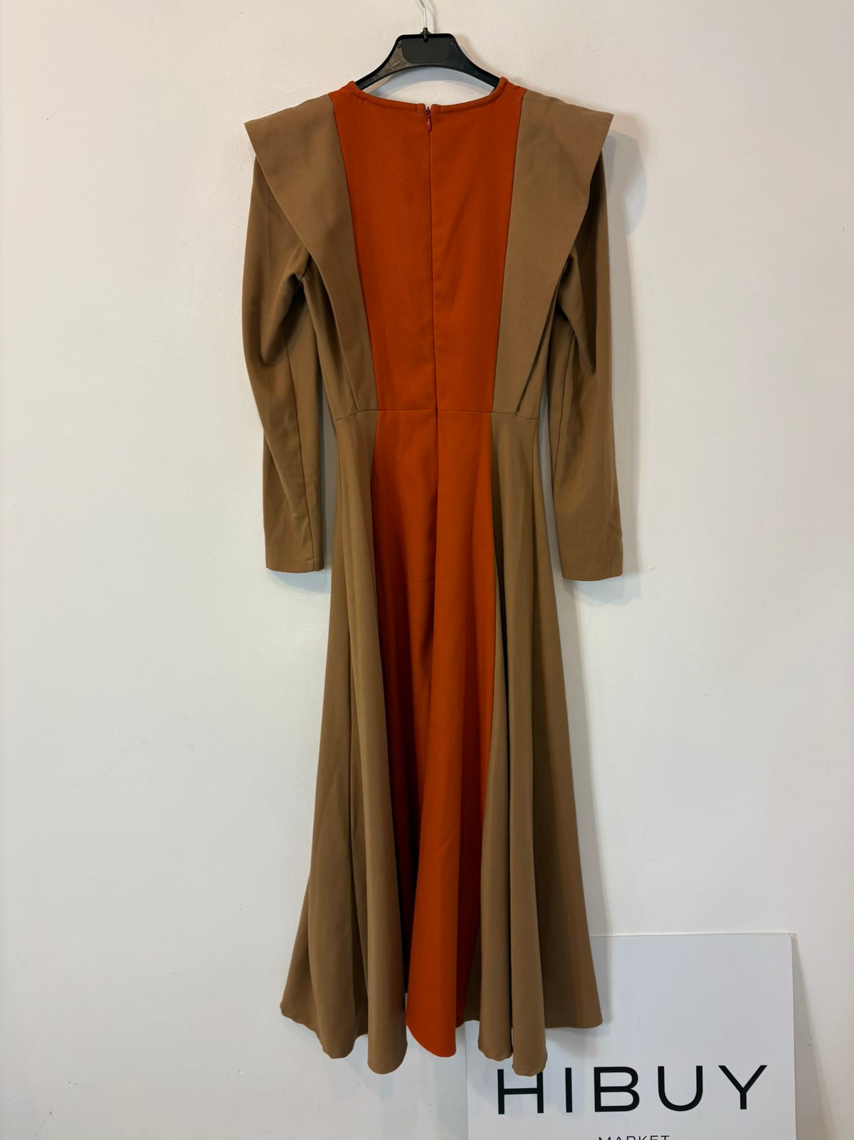 IQ COLLECTION. Vestido midi bicolor vuelo