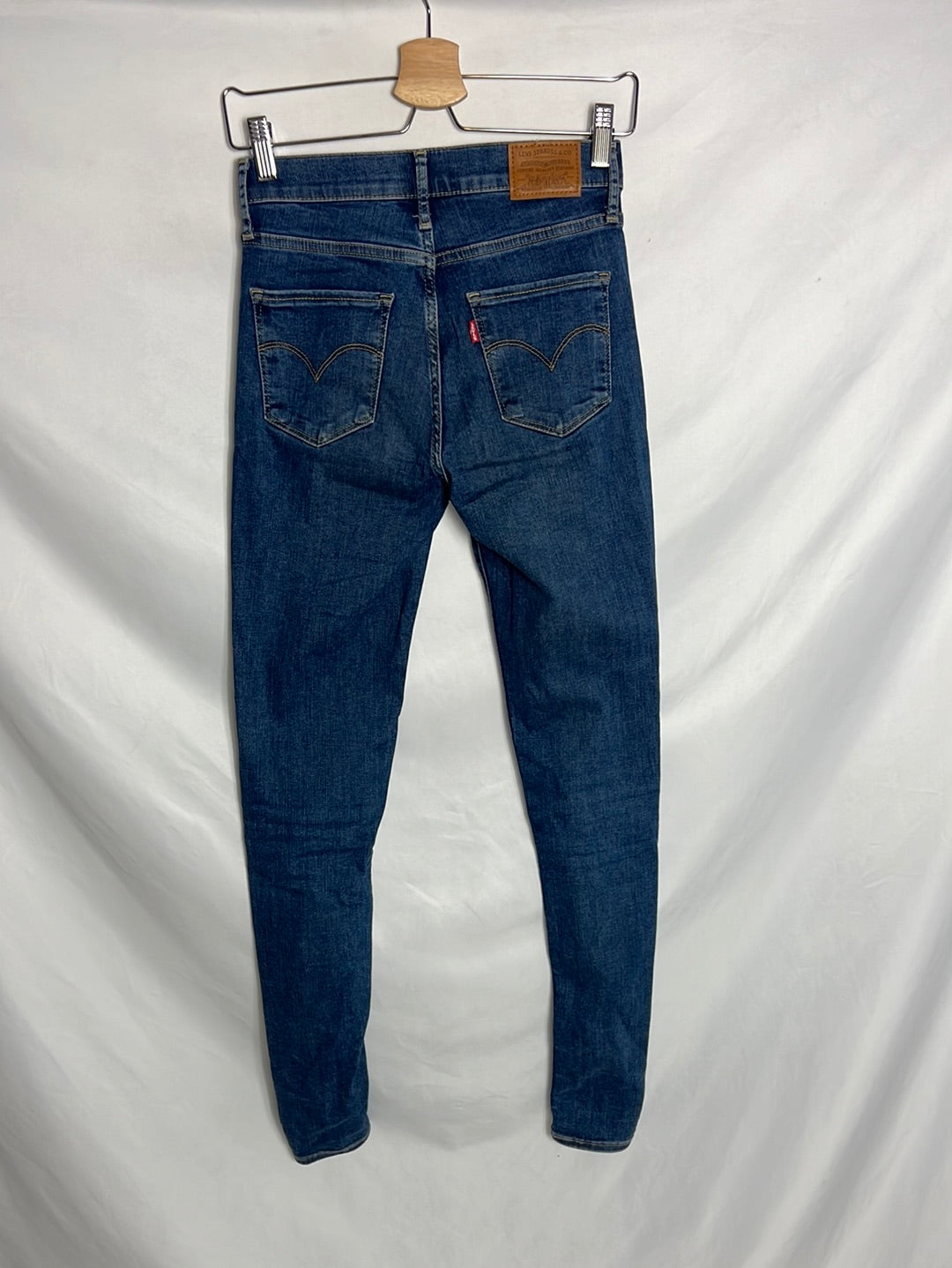 LEVI'S. Stretch skinny seam denim. Size 25 (34)