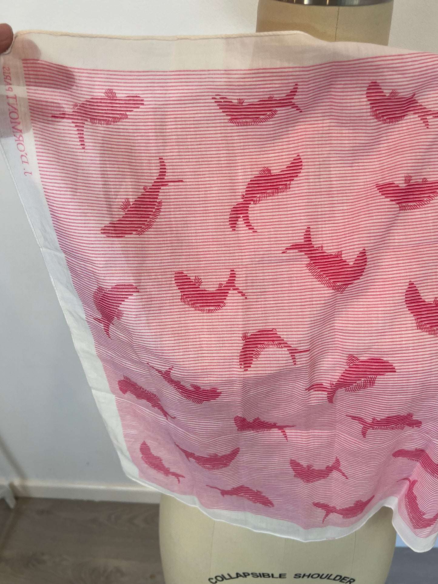 OTRAS. Pañuelo rosa peces